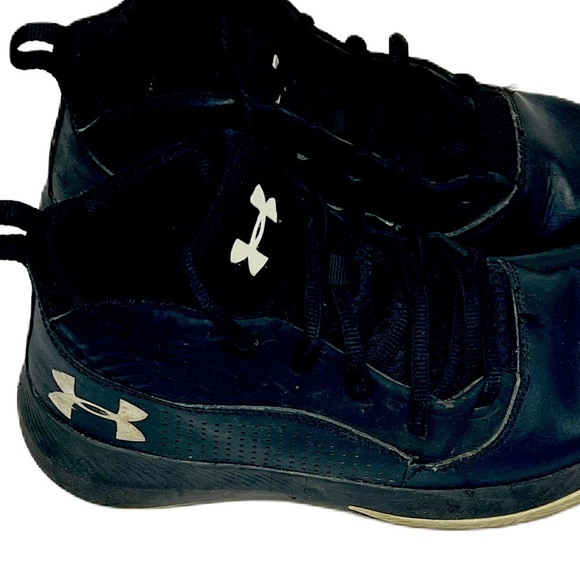 Under Armour Boys black Mid Top Athletic Sneaker Shoe size 4.5 - Picture 1 of 5